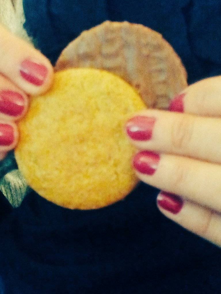 VIBE_ub_cherry8's tweet photo. #break #snack biscuits #sweets #chocolate #delicious #NUTMOL_UB https://t.co/WuuXT6Ou5w