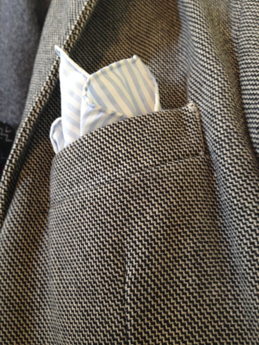 pochette. Cioè in pratica un fazzolettino.