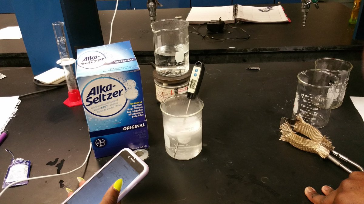 LHighWashington's tweet photo. Observing the effects of temp on reaction rates #alkaseltzer @munizellie @rvhs @DrFoxworth https://t.co/NdtuwnNI0L