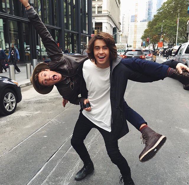 deusgriergo's tweet photo. Cash foi apenas por causa do filme? Foi tudo combinado? Cash nunca existiu? Sexta no magcult repórter! #askmagcult https://t.co/lkfIdDHXT9