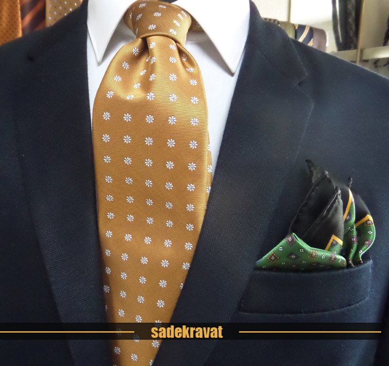 Hardal Sarı Beyaz Küçük Çiçekli Kravat 6189
sadekravat.com/hardal-sari-be…
ve İpek Mendil M123
sadekravat.com/ipek-mendil-m1…