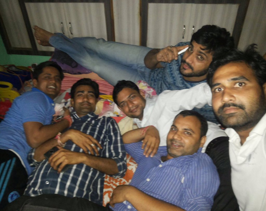 Thesauravgurjar's tweet photo. After long time I meet my best childhood friends 😊now I am very happy n more enjoy 😀😀😀 https://t.co/EKn6RNS4HY