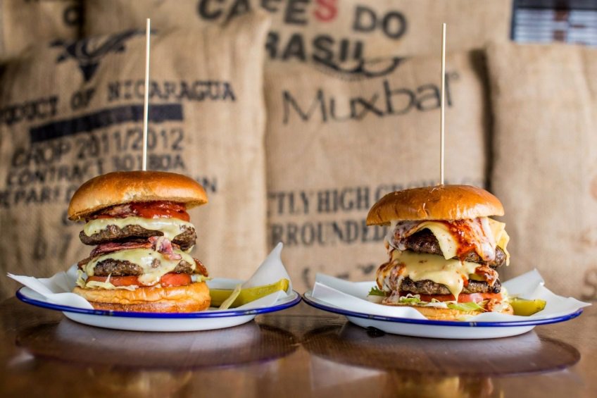 holidaylettings's tweet photo. Feeling Hungry? Here's our list of top 20 burger joints in the UK: https://t.co/ovWgoF95MT #burgers https://t.co/WtuHmAScmQ