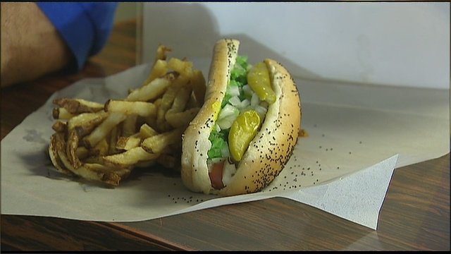 fox32news's tweet image. CHICAGO'S FINEST: Al's Italian beef handing out free food Tuesday to cops in uniform bit.ly/1RLtuLt
