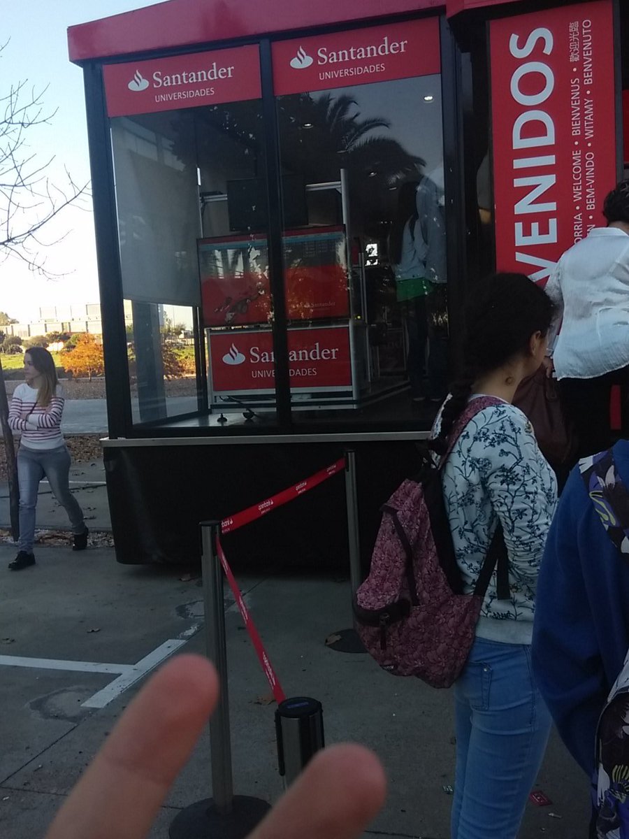 MiguelMLondon's tweet photo. Vaya droga me tenéis aquí en la puerta de la universidad. #RedBoxBadajoz @SUmotorhome https://t.co/ugk5uGgyiU