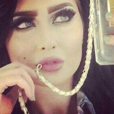 أنـفـَردت " بـإسّـلـوبـي " ، وتـمَـيـزت " بـأنِـآقـتـي 
وتـرفِـعـت " بـڪِۧبـريـآئـي "  #زهور_الريف