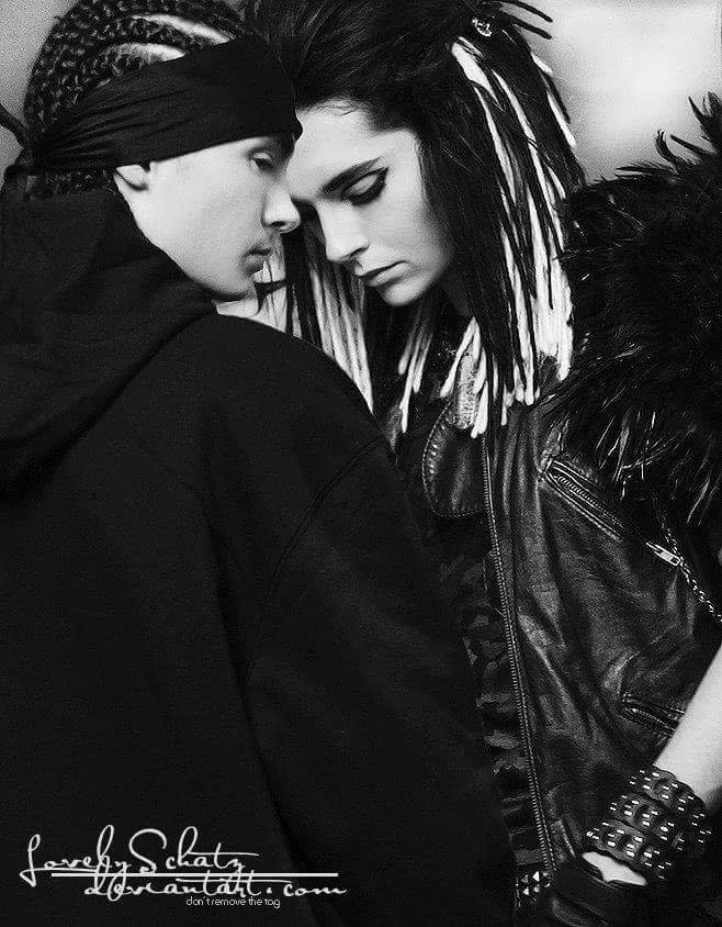 PEYTON_ZHAORII's tweet image. Digo... x k bill se toma fotos con todo mundo pero no con su hermano?? #WeWantATwinSelfie @tokiohotel