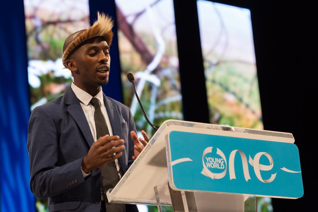 Mallyzn's tweet photo. I will be wearing my famous Zulu crown @OneYoungWorld #OYWTweetChat https://t.co/OnoxfGiPxI