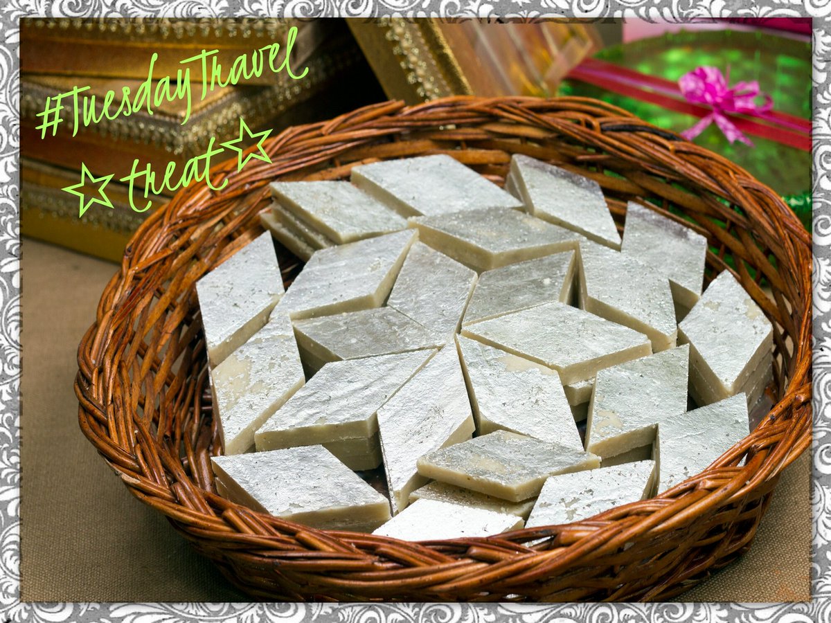 GoJavas's tweet photo. This Diwali take a trip down to the famous "Halwai" in your city ~ #Tuesdaytreat #ShareSweets #DistributeSmiles ~☆ https://t.co/MkbxIXyTon
