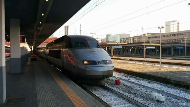 CreaLibro's tweet photo. In partenza per scrivere una nuova guida targata @MEditore. Dove ci porterà il #TGV? https://t.co/rv0sCfbg5W