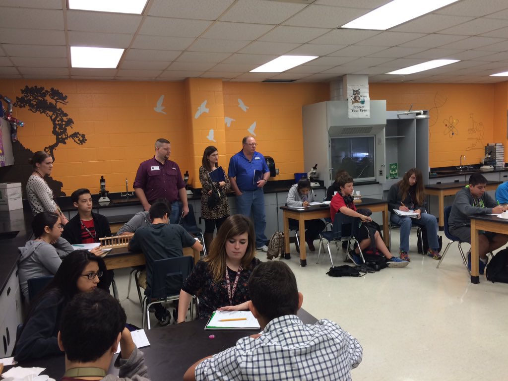 BryanISD's tweet photo. Collegiate students are extracting DNA from strawberries...whoa! That's cool. #RealtorTour @Wallis_BeTheONE https://t.co/HzVeGOlw73