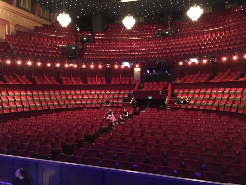 rickyleeloftus's tweet photo. This week I think I'll perform in this theatre :D @priscillabus https://t.co/r4GSTFm4hY