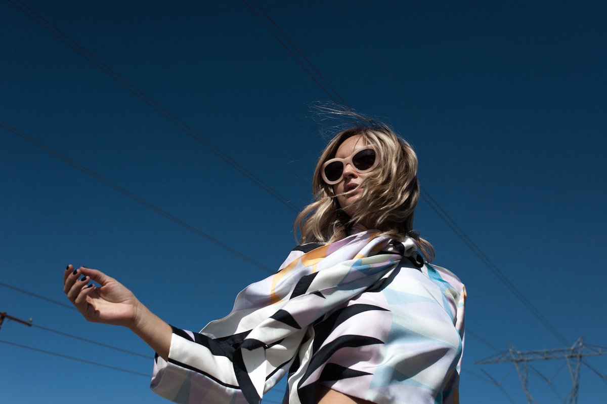 November – the month of crimson sunsets, departing birds and bitter winds. thecultcollective.com/mojave-novembe…