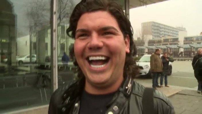 Roy krijgt een eigen tegel op de Walk of Fame! Maar dat hele gedoe vindt hij maar niks... rtl.nl/#!/rtlhome/nie…