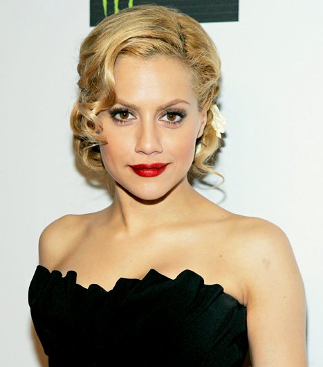  on with wishes Brittany Murphy a happy birthday! 