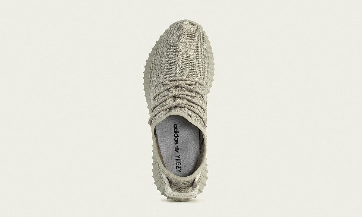 Creperoom's tweet photo. A first look at the Yeezy 350 'Moonrock'. Our blog post will be up soon for a more in depth look. https://t.co/kCss0beSK9