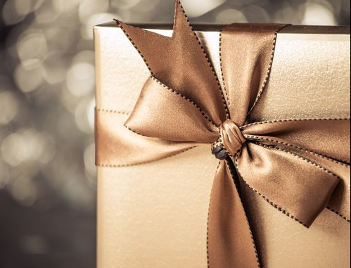 IdealWorldTV's tweet photo. Retweet &amp; follow to #win a Tuesday #beauty treat to celebrate our Glitz and Glam Day (This Wednesday 9pm) https://t.co/88fYScoB7g