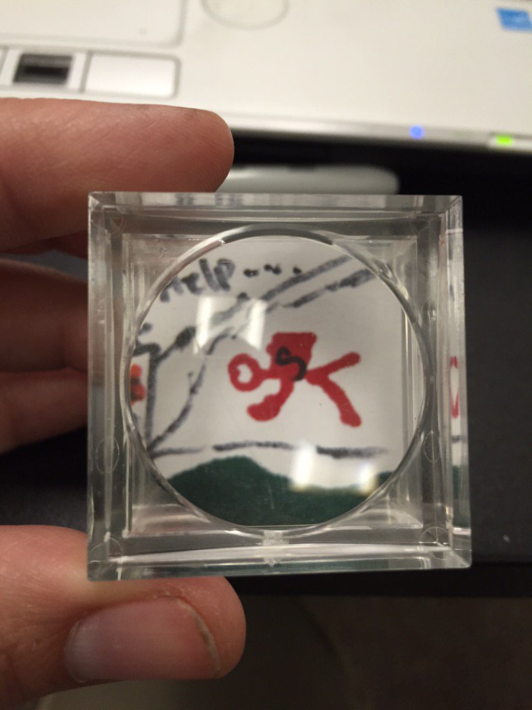 FletchersLab's tweet image. Making comics pop to life with refraction #LightUnit #dobbslearns