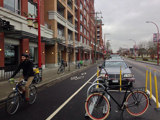 CityLab's tweet photo. Want to boost bike safety? Here’s more evidence that bike lanes are better than helmet laws https://t.co/EHz1dROE1N https://t.co/9uEGgKoORl