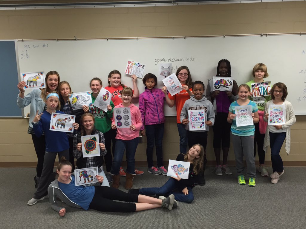 mollywat87's tweet photo. 6th & 7th grade students taking a break to de-stress w/art! #AmesCsd #amesmiddlepride #relax #ArtTherapy 🎨💚🖍 https://t.co/9VYabfM6MI