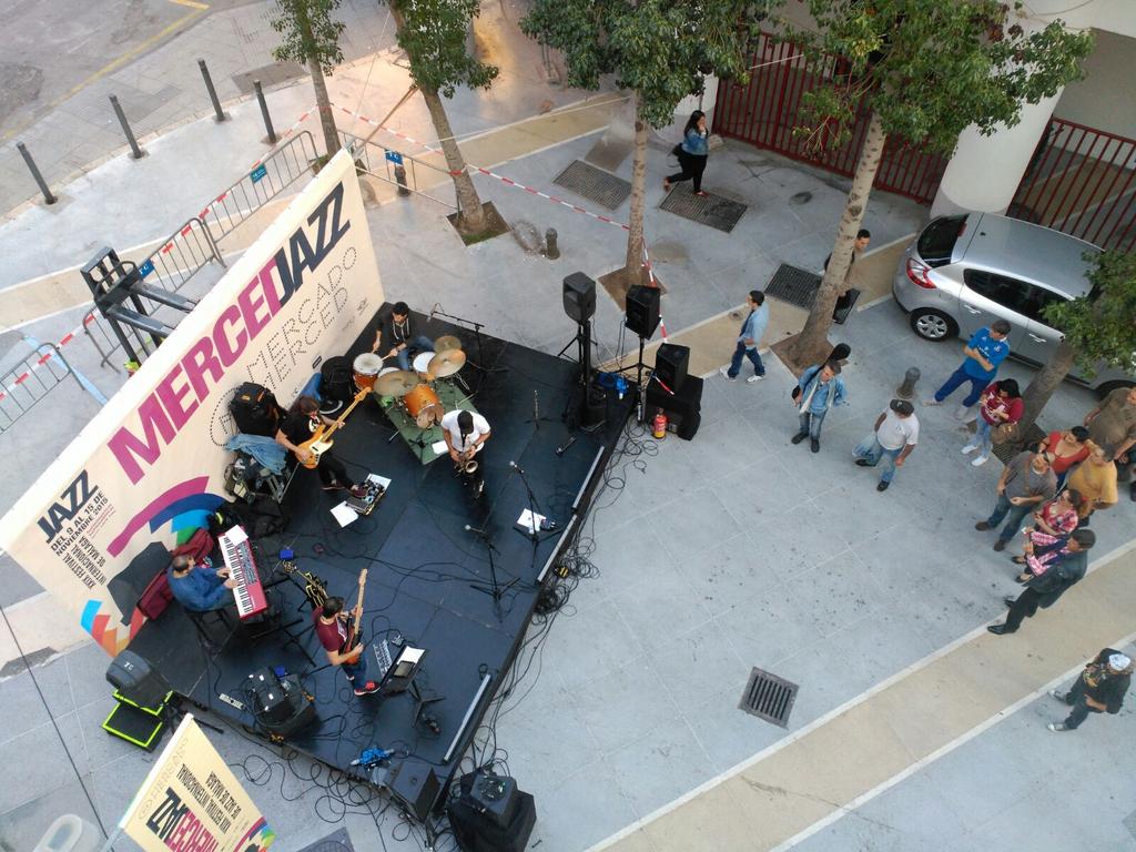 TeatroCervantes's tweet photo. Todo listo para que empiece #MercedJazz con @robertocantero3. A las 18.30, gratis, junto al Cervantes. #29JazzMálaga https://t.co/K0IMsQnjcl