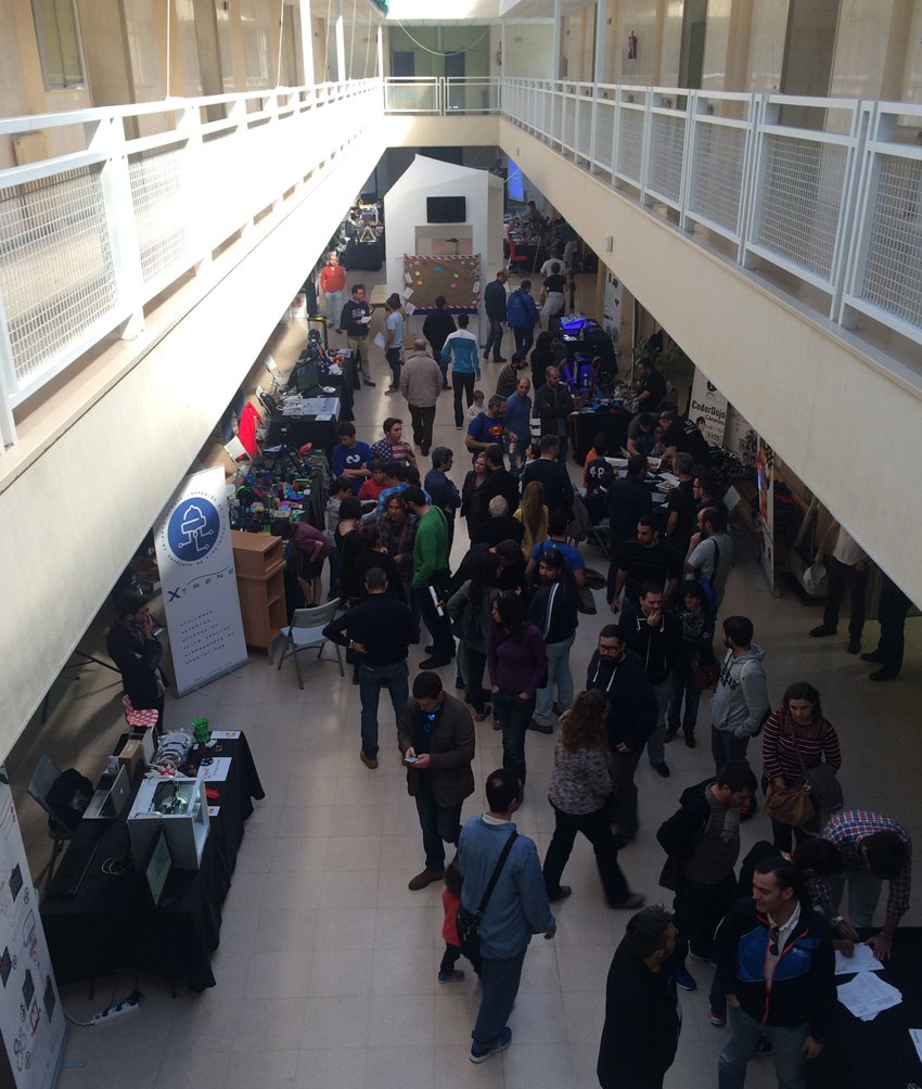 EPCC_Unex's tweet photo. El pasado sábado la @EPCC_Unex acogió la I Feria “Maker” de la región - https://t.co/PYZyJbwEya #MakerExtrem2015 https://t.co/9MFmgL3d3m