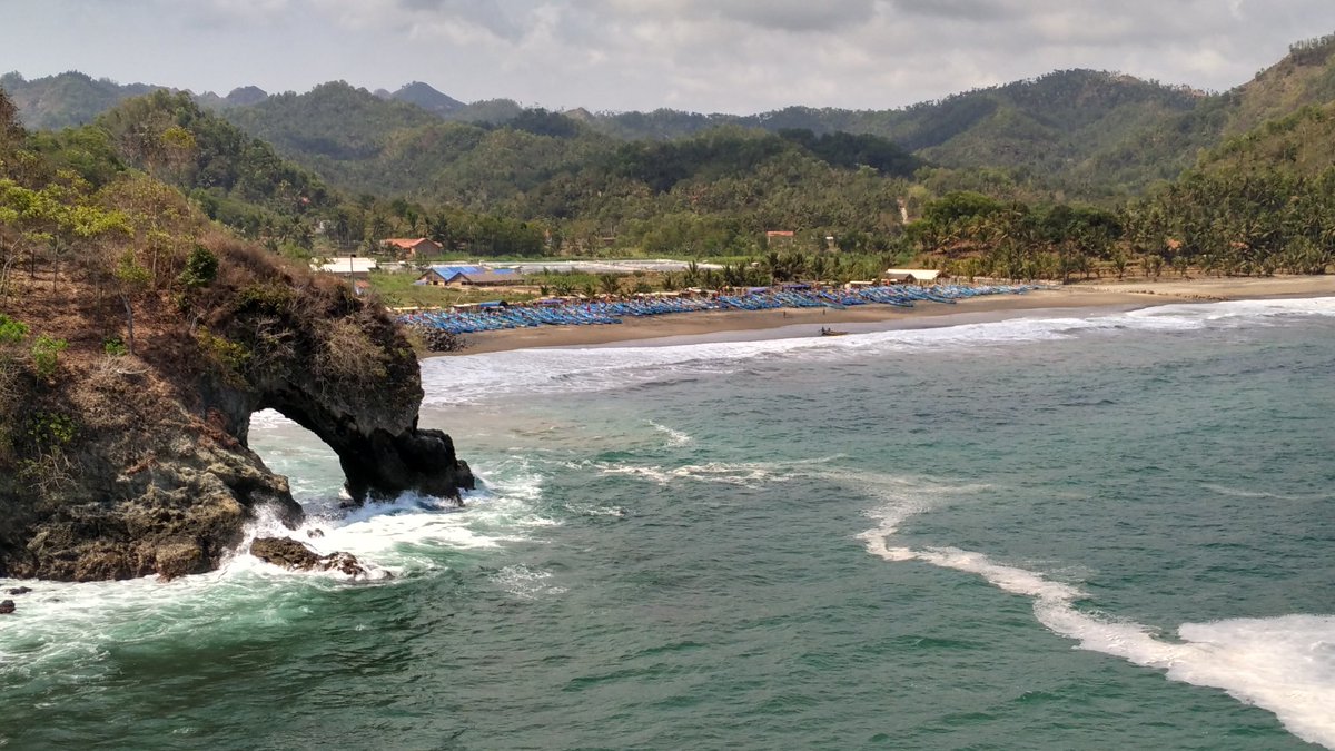 pantai Lampon Kebumen.. Explore Kebumen by Meotel Kebumen <a href="/infokebumen/">Info Kebumen</a> <a href="/sahabat_kbumen/">Sahabat Kebumen</a> @KebumenSatu <a href="/DafamHotels/">PT DHM</a>