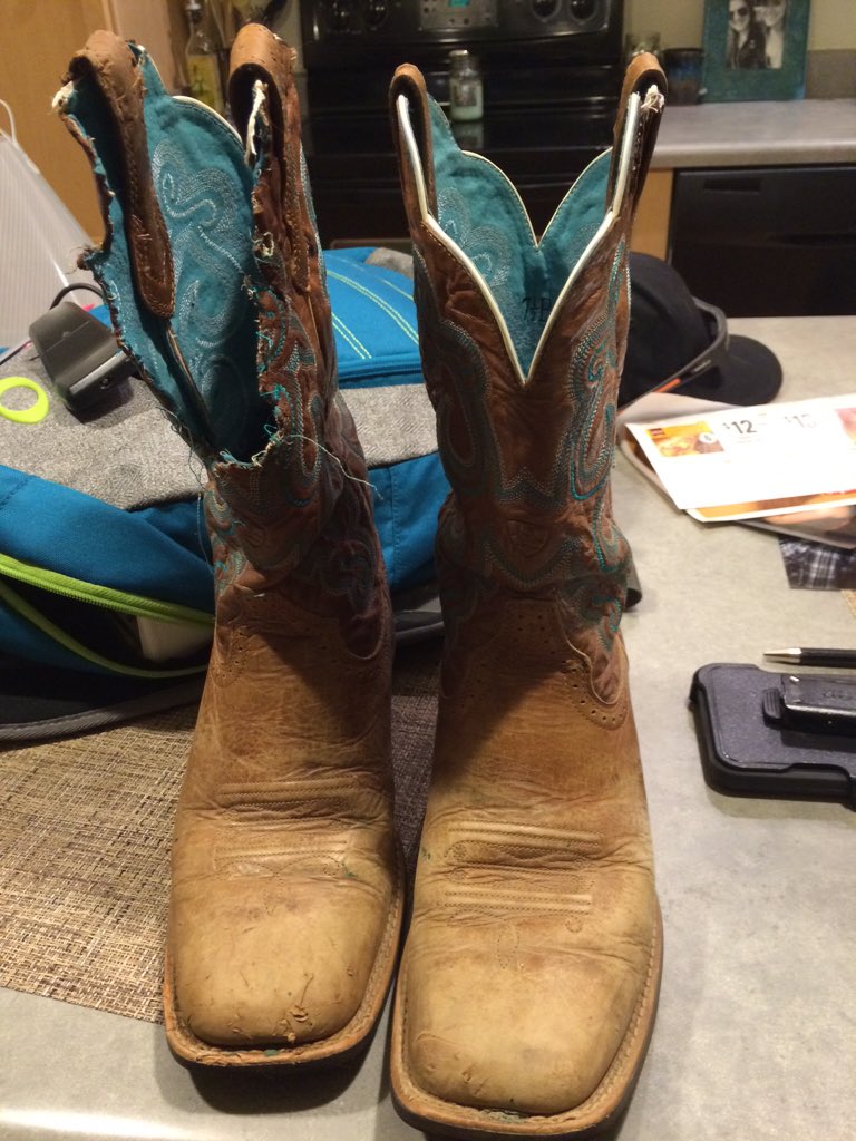 juliaayres15's tweet photo. This is a just a small dose of what bad luck looks like. #Timefornewboots #brokecollegekid #ha https://t.co/W6BCvT7p3y