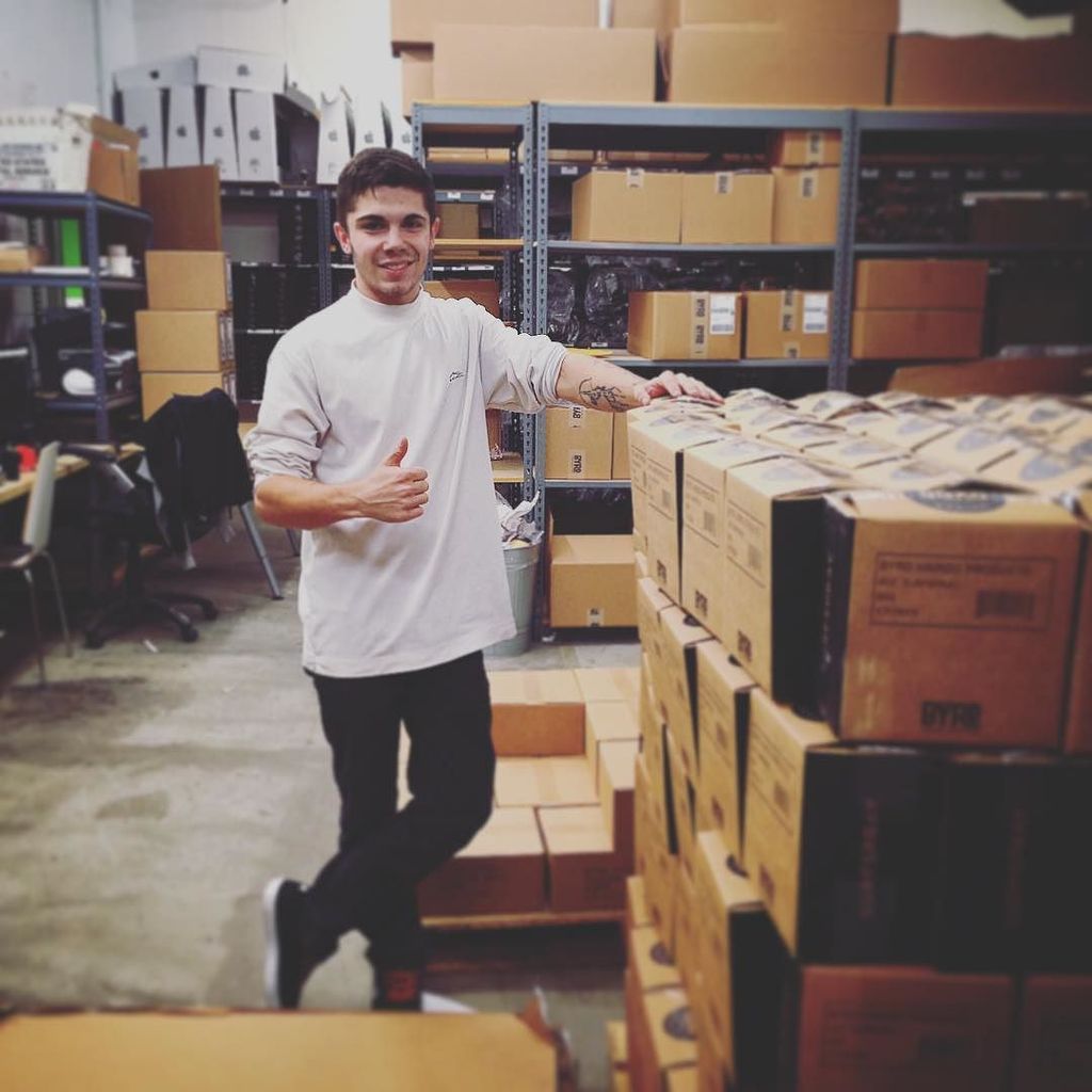 Van_Tucker's tweet photo. Holidays Warehouse Preparation #logi360 #3PL #logistics https://t.co/Scatg7t5JU