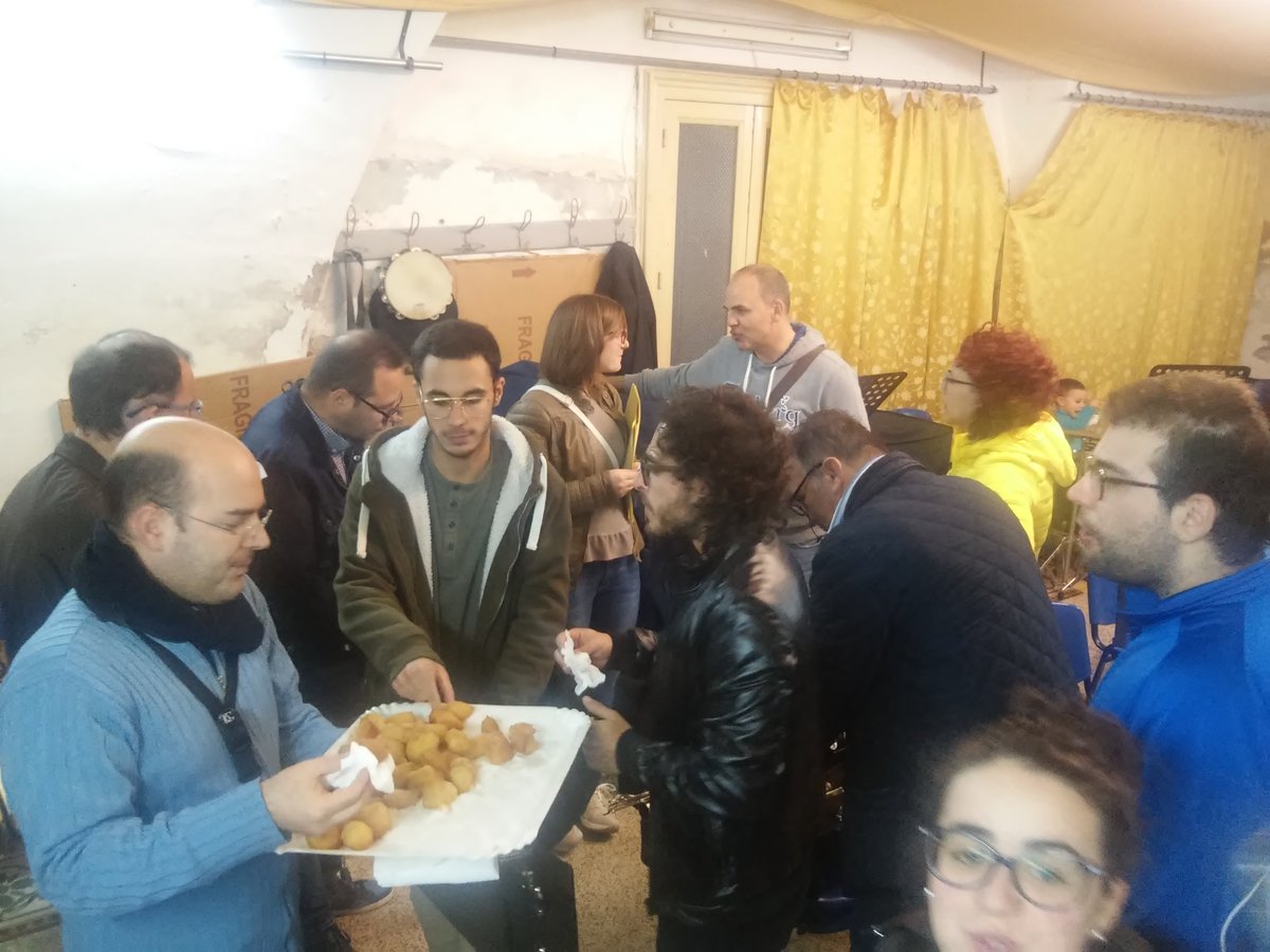 CFModica's tweet photo. Il #Frittelletime più #musicale che c'è! //#CFModica #Italia #Sicilia #Modica #orchestradifati #lezioni #gratis https://t.co/C8BAk6YS3K