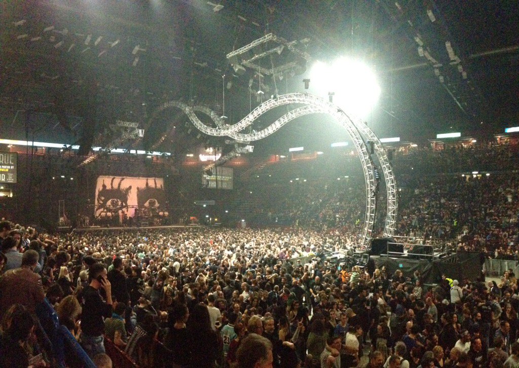 SariMattia's tweet photo. Waiting for Motley crue MF @flyinspoon @flydutch  #RIPMotleyCrue https://t.co/qkkN3sckvP