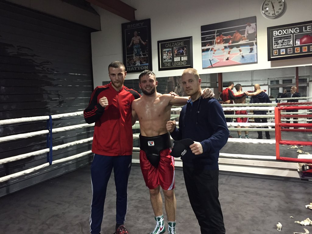 ClonesCyclone's tweet photo. @ChampCummings looking superb tonight 10 rounds with these lads Edmond Durak a world class LHeavy and Konrad Stemp https://t.co/UeLGhC4ktQ