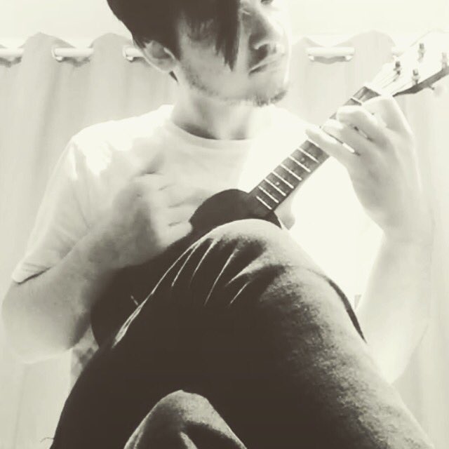 CARNAGE__'s tweet photo. Unreleased songs on the deluxe edition of nightmare nights including a ukulele track (on sale now) https://t.co/nlpk2drr2F