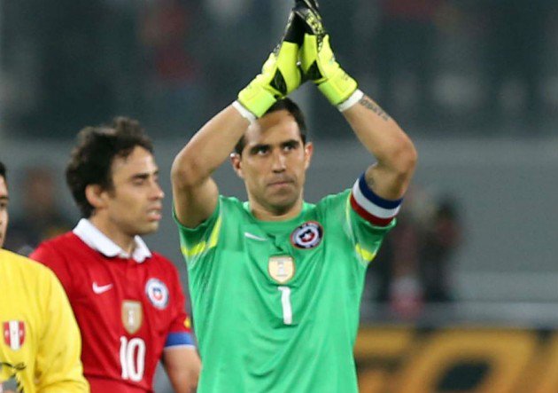 Claudio #Bravo y #laRoja: “Si las entradas valen una fortuna jamás habrá estadio lleno”. bit.ly/1kKfXsG