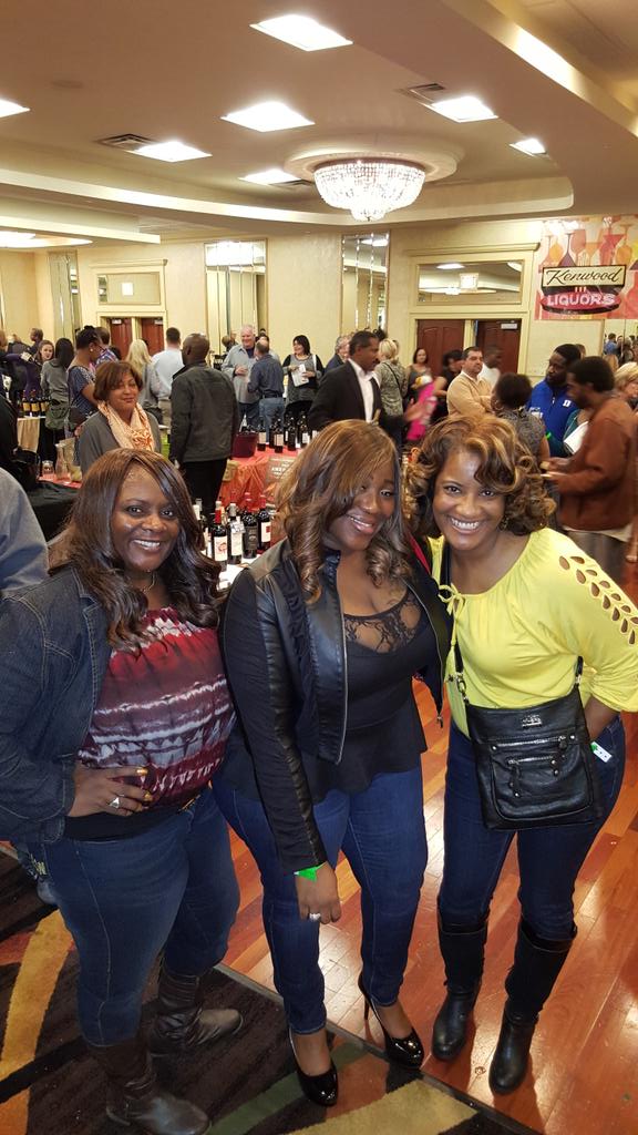 MsToya1913's tweet photo. .@KenwoodLiquors the #Falltasting event in Oaklawn was phenomenal! We enjoyed the #TasteofRemy @Chicago_History π https://t.co/8281bKJmgz