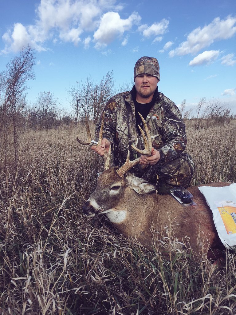 ckfrank414's tweet photo. Filled my Iowa Buck Tag! An 8pt 4 year old. Big Thank You to @TheLimbGrip and @Beer4Deer for great products!!! https://t.co/KmSBZVx7FA
