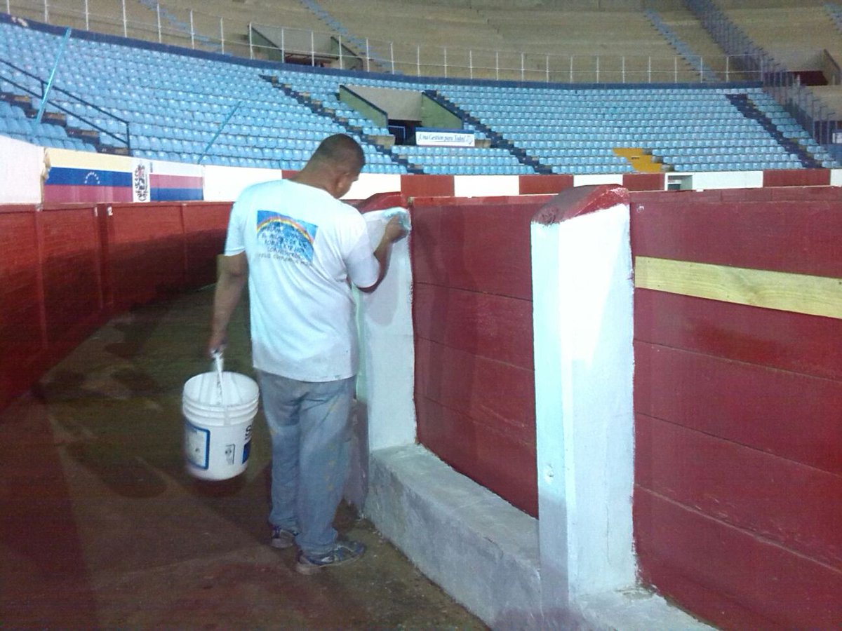 monumentalmcbo's tweet photo. Ultimando detalles para engalanar la @monumentalmcbo en el marco de la edición 50 de la @FeriaChinita https://t.co/20TKAopWLL