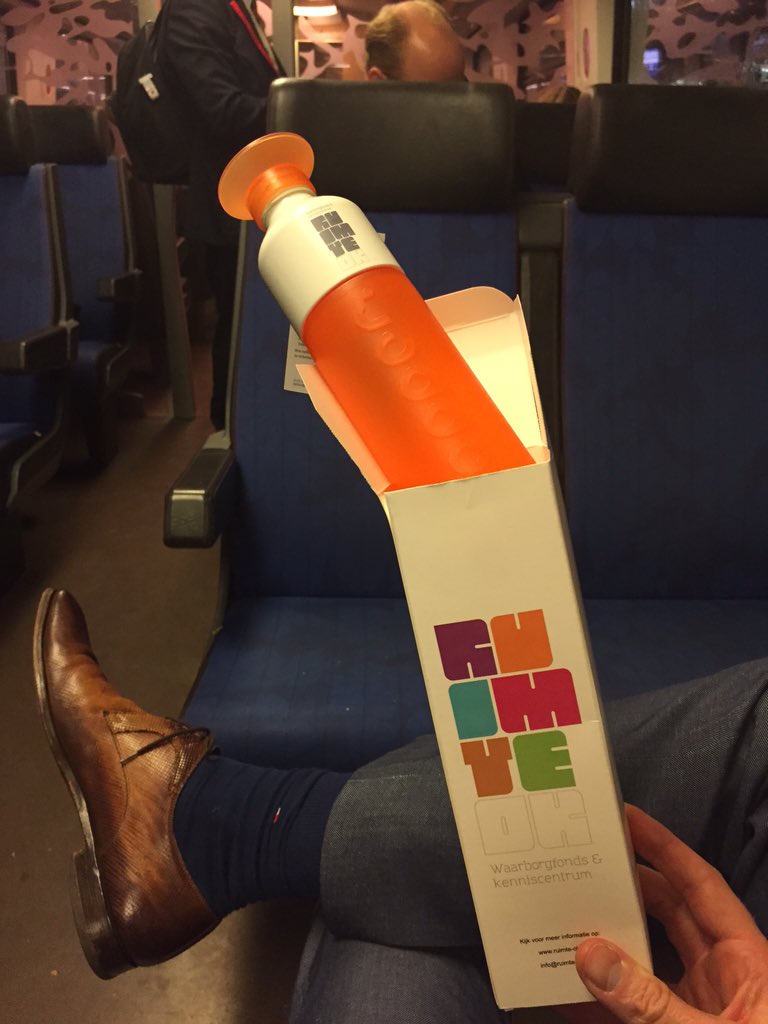 Olaut's tweet photo. Leuk bedankje @RuimteOK voor bijdrage aan super kennisdag #KD2015 en start uitvoering #GDS Top orga Fijn samenwerken https://t.co/vexKSYhT1I