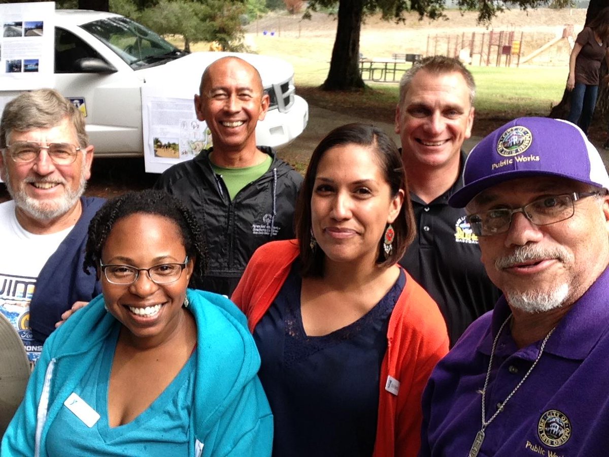 Selfie Time! PW Director Daryl Grigsby and Sinsheimer Park Community Stakeholders pose for a pic #SelfiesWithDaryl