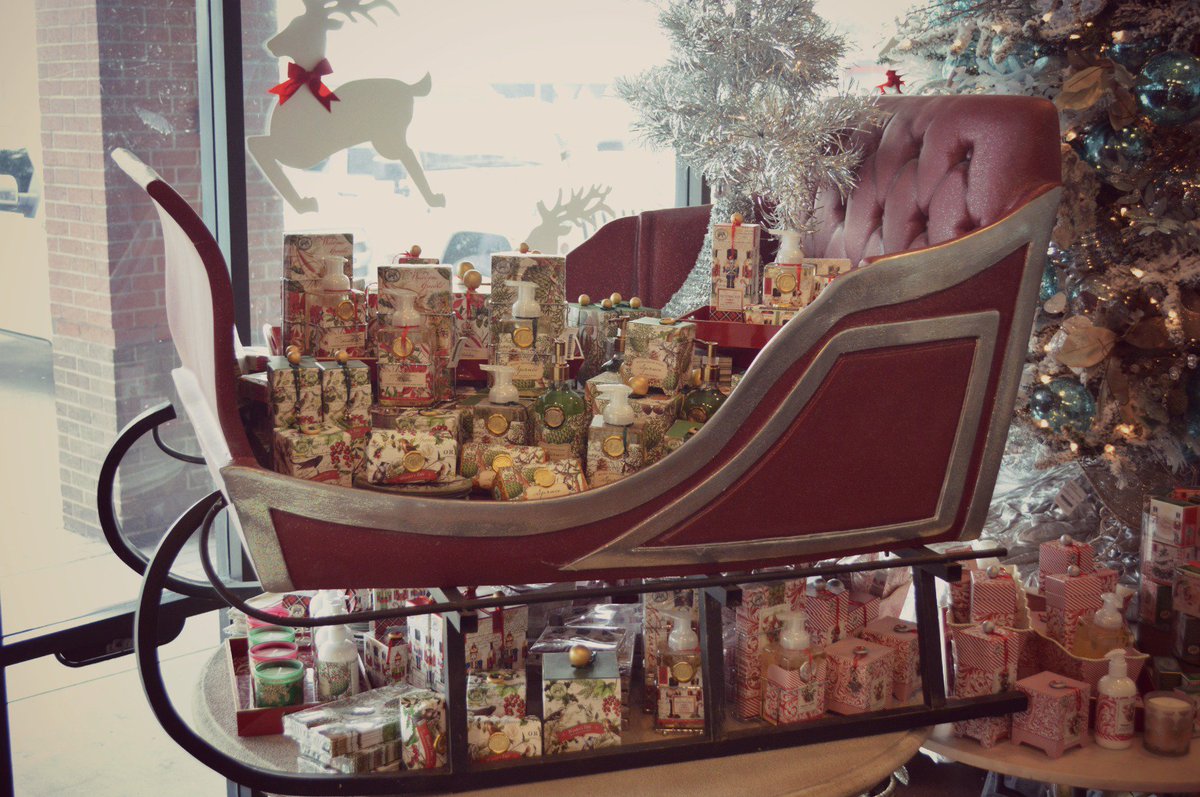 OohsandAahs's tweet photo. Our Christmas decorations are on display now! have a look here: https://t.co/a2fxFgwamW https://t.co/McrW3bPewz