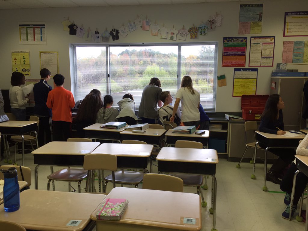 MrCento_DDMS's tweet photo. Sometimes you just need to think "outside-the-desk" #CCMII #quadratics #DriveFwd https://t.co/AvEPiQ7fKm