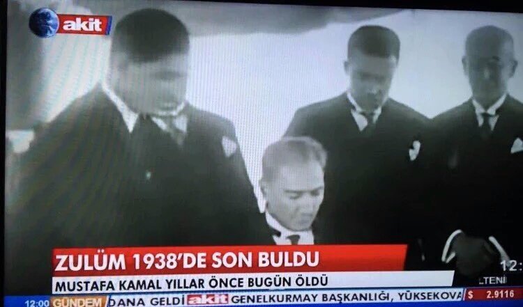 AdemCici's tweet photo. Eski adı vakİT Yeni adı akİT
Harfler azalsa da İT lik baki kalıyor.
 #AkiteLanet https://t.co/fyRFiAMwDk
