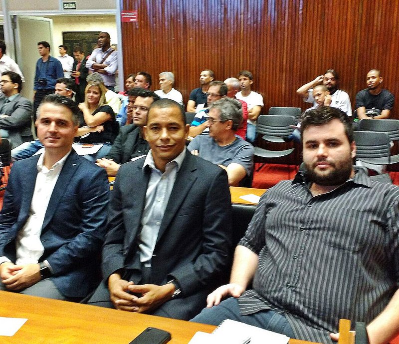 assembleiamg's tweet photo. #temporeal #MudaFutebol Após apresentar painel, @GilbertoSilva15 acompanha debates https://t.co/yEvfKLfpP5