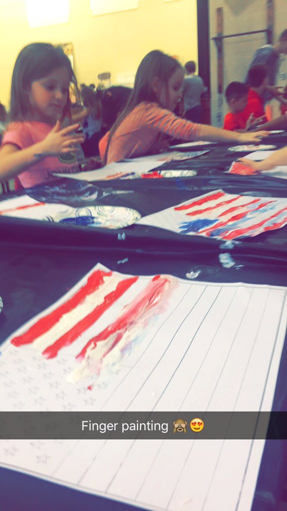 _queen_lyssa's tweet photo. Finger painting flags to teach little kids about veterans πΊπΈππ
#HPSDen #cfdenpics https://t.co/QVgxyePIhc