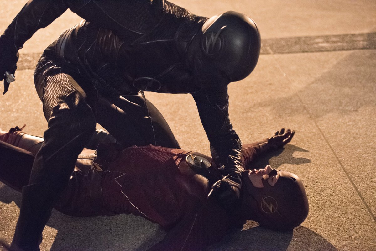 warnerbrostv's tweet photo. Watch #TheFlash and Zoom come face to face in a new episode TONIGHT at 8/7c on The CW! @CW_TheFlash https://t.co/Q8r6CtcwmZ