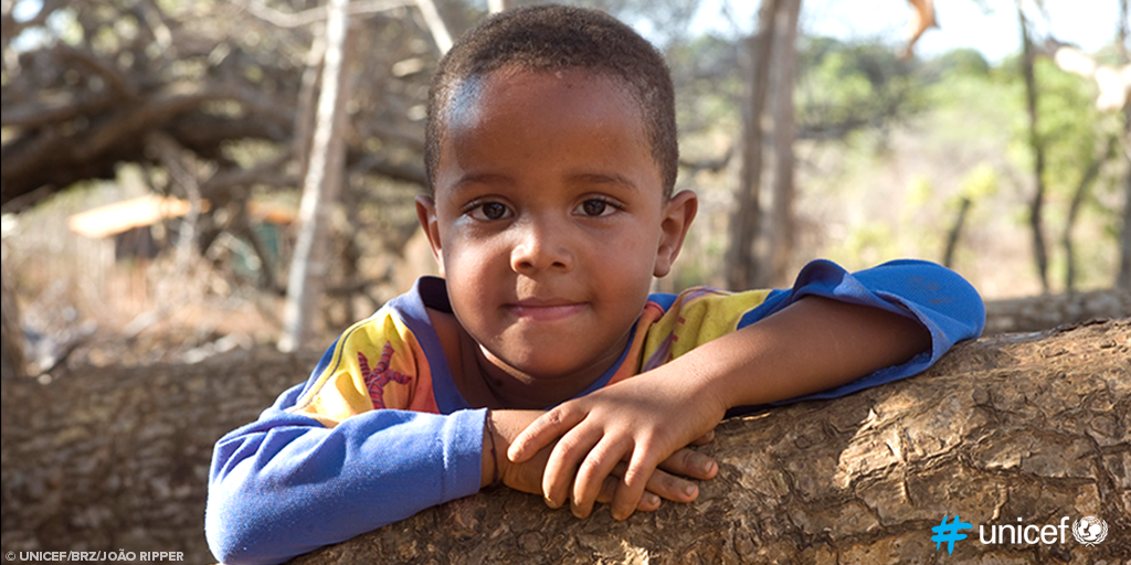 unicefbrasil's tweet photo. Milhões de crianças correm risco de vida por causa da força crescente do #ElNiño. #COP21 #UNICEF https://t.co/DFtRnaPPwS