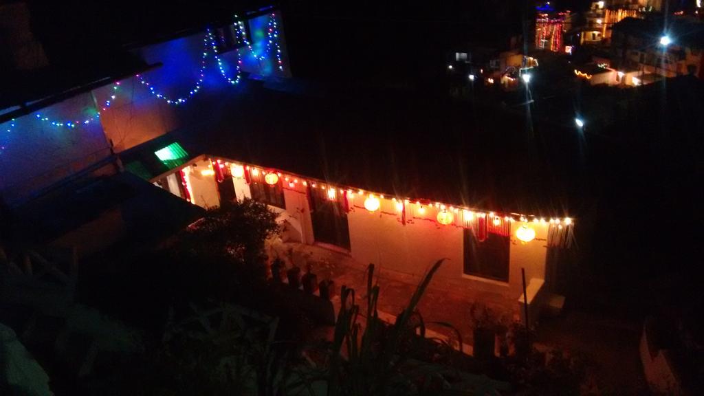 _DeveshPant's tweet photo. And the grand #taralodge is all ready and lit up for the festivity. #nainital #uttarakhand https://t.co/Qmfzb33z3D