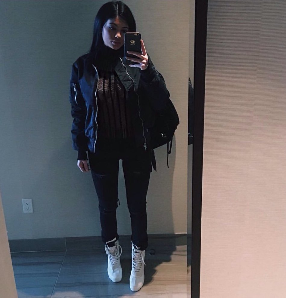 dranequeen's tweet photo. 🌧 https://t.co/MEqEdCzuHY