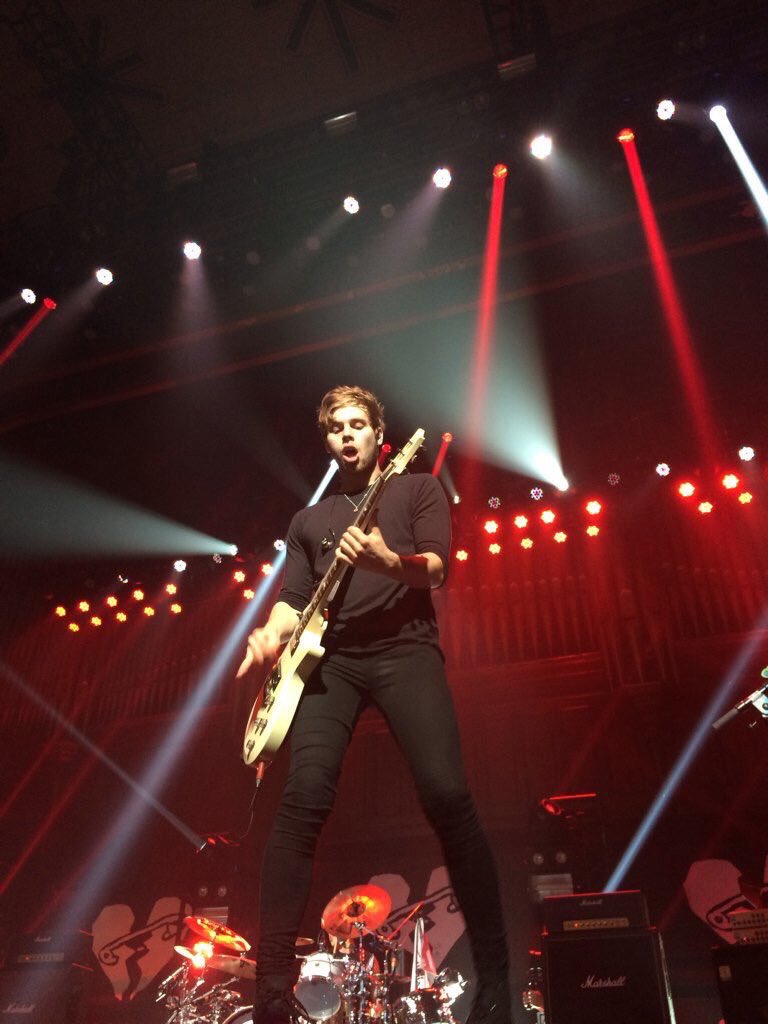 picsofhemmo tweet picture