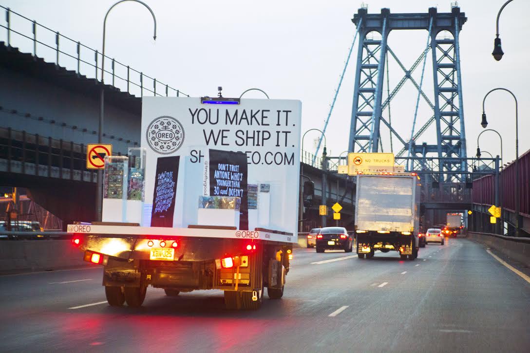 thisisthepa's tweet photo. We're helping move art! #OREOColorfilled Look for this truck to preview custom packaging. https://t.co/vId5bGMGIu https://t.co/DuV0cX3xt1